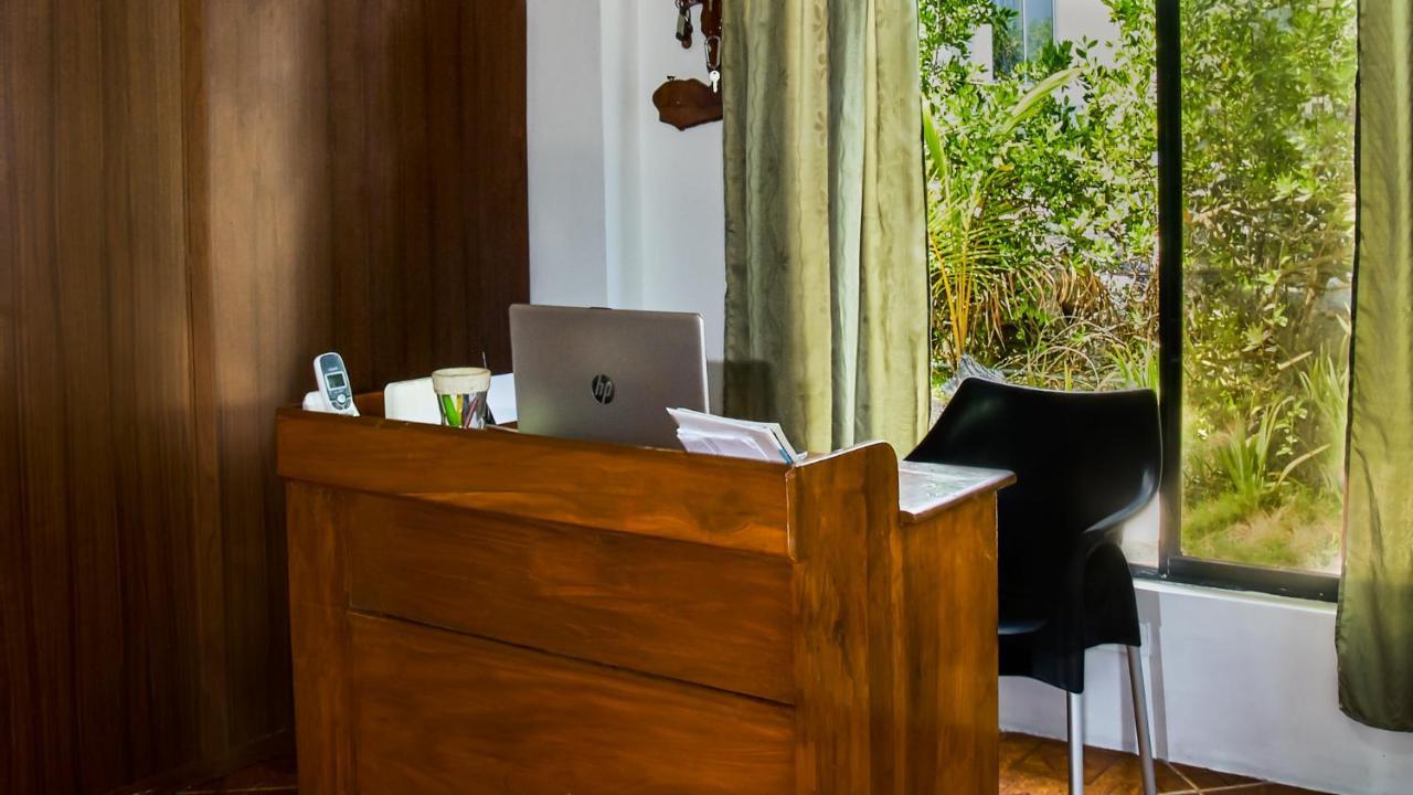 Hostal Muro De Las Lagrimas With High Speed Internet Starlink Puerto Villamil Zewnętrze zdjęcie