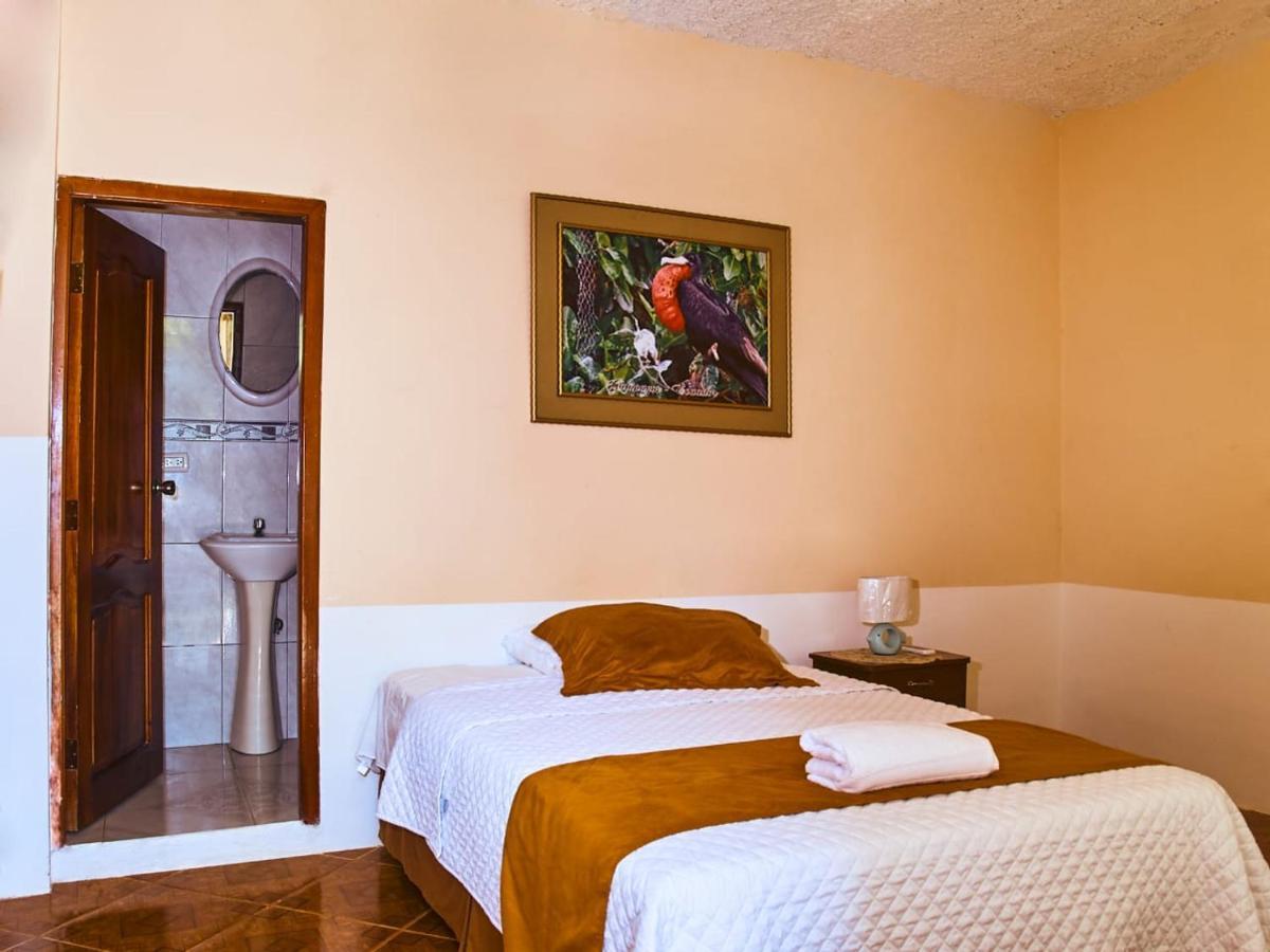 Hostal Muro De Las Lagrimas With High Speed Internet Starlink Puerto Villamil Zewnętrze zdjęcie