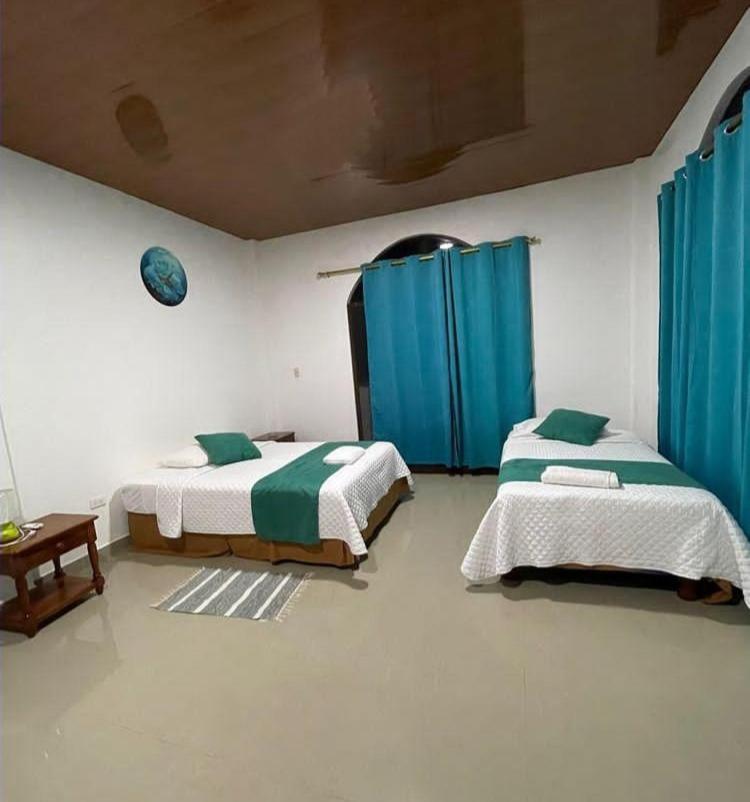 Hostal Muro De Las Lagrimas With High Speed Internet Starlink Puerto Villamil Zewnętrze zdjęcie