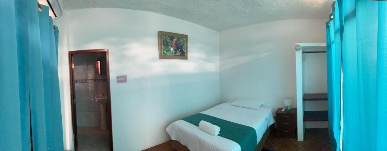 Hostal Muro De Las Lagrimas With High Speed Internet Starlink Puerto Villamil Zewnętrze zdjęcie