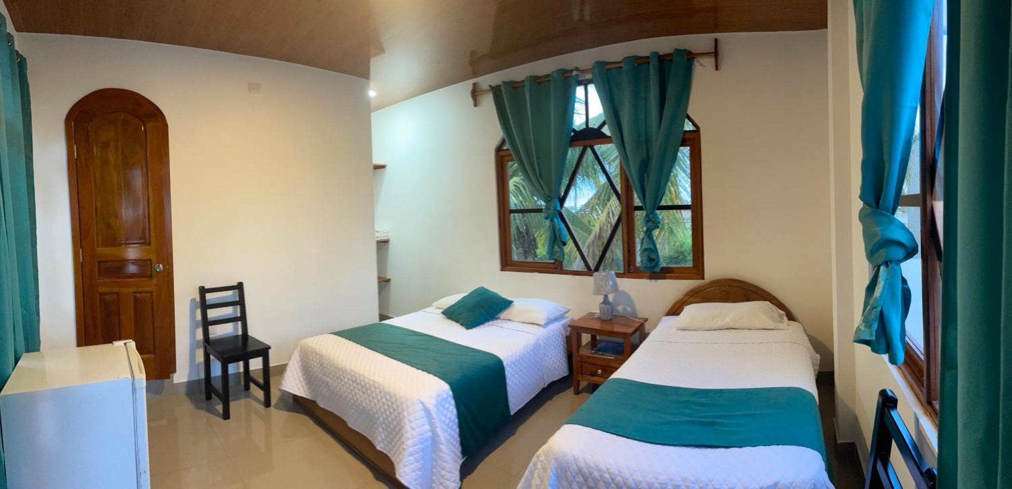 Hostal Muro De Las Lagrimas With High Speed Internet Starlink Puerto Villamil Zewnętrze zdjęcie