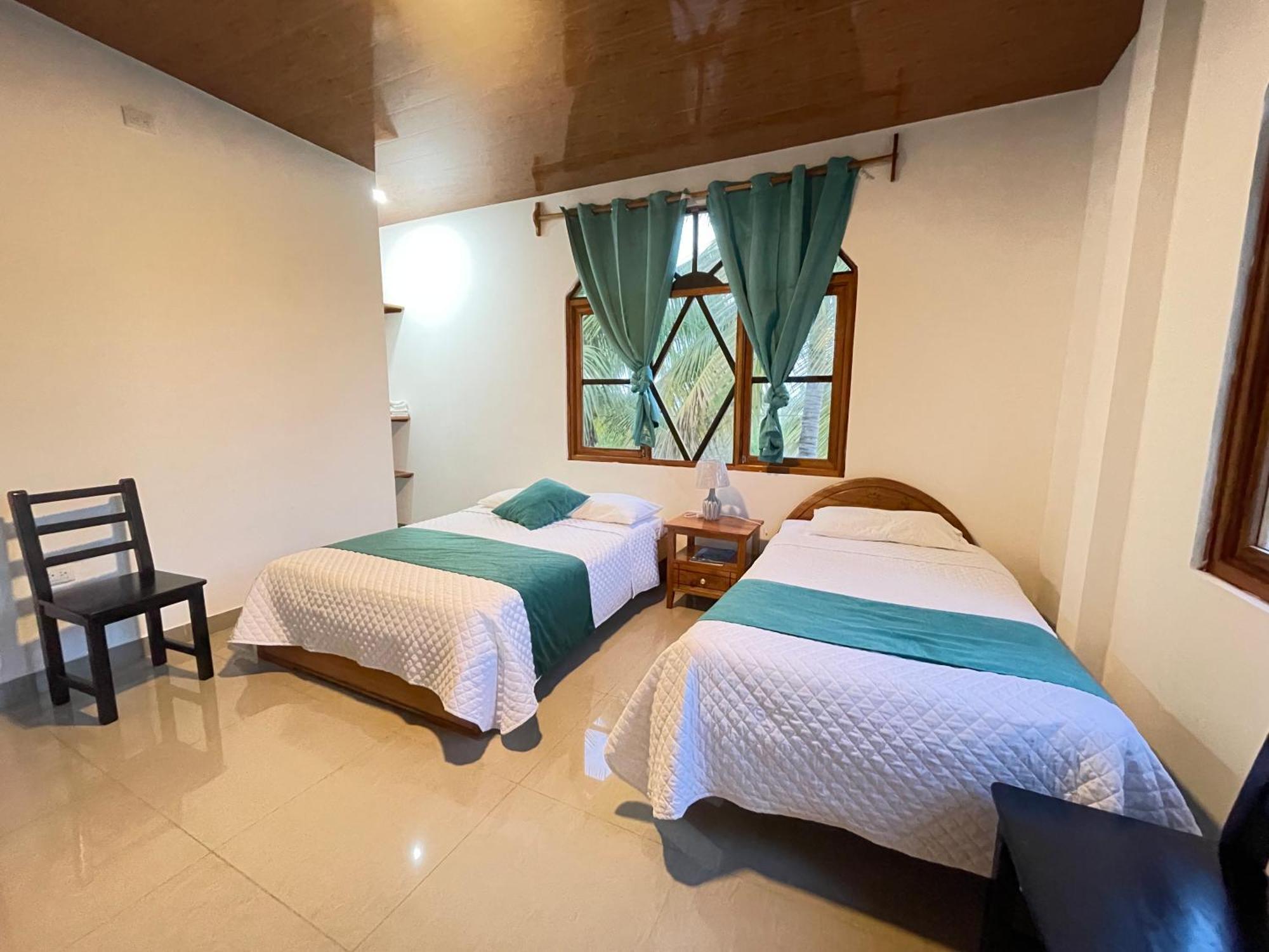 Hostal Muro De Las Lagrimas With High Speed Internet Starlink Puerto Villamil Zewnętrze zdjęcie