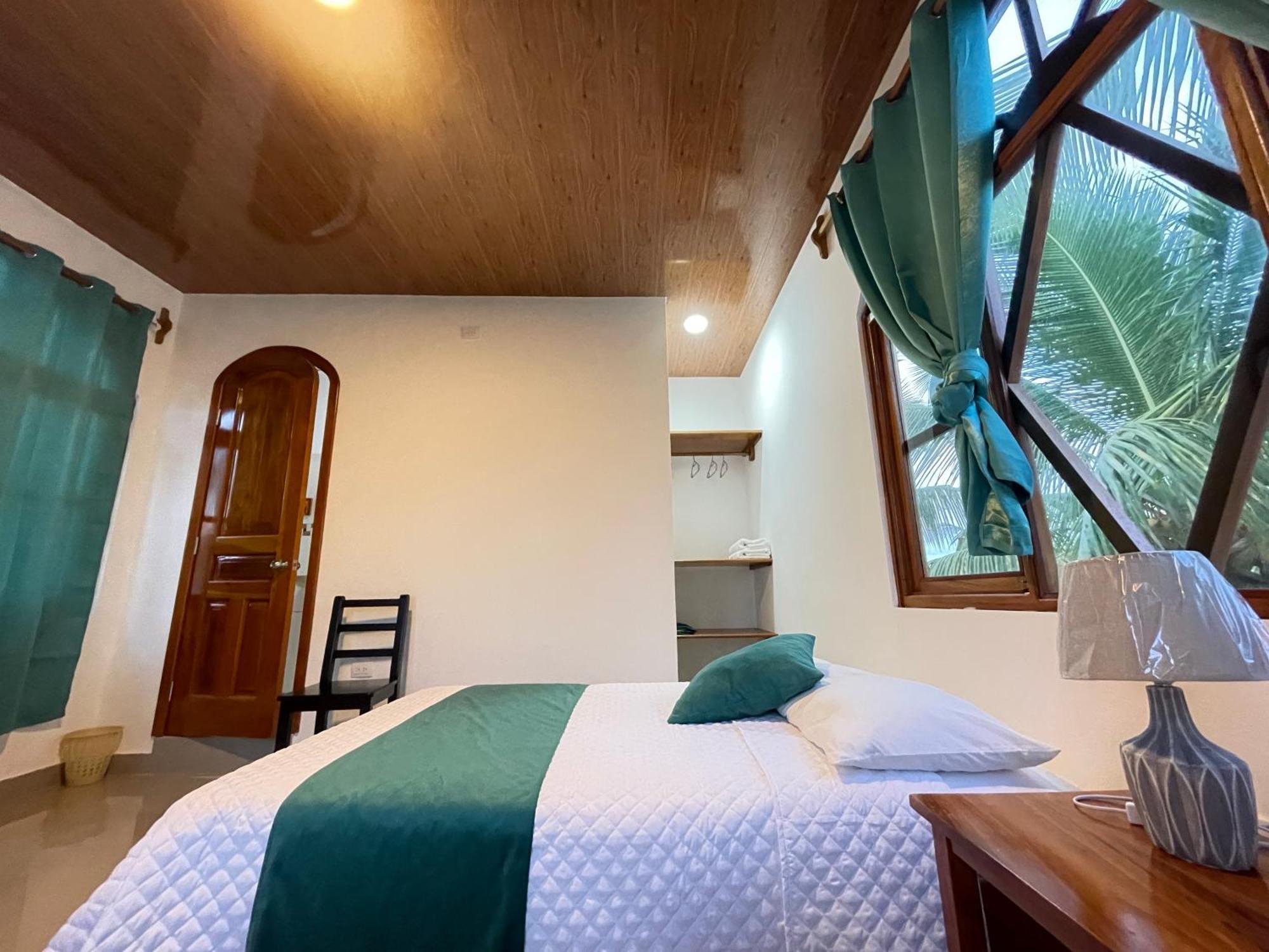Hostal Muro De Las Lagrimas With High Speed Internet Starlink Puerto Villamil Zewnętrze zdjęcie
