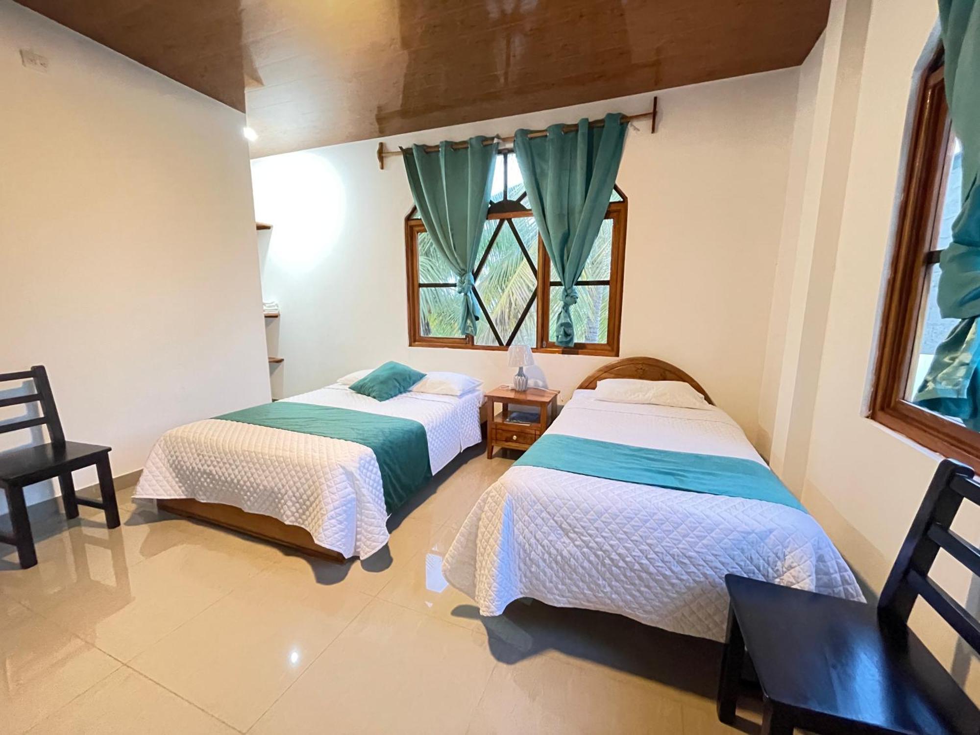 Hostal Muro De Las Lagrimas With High Speed Internet Starlink Puerto Villamil Zewnętrze zdjęcie