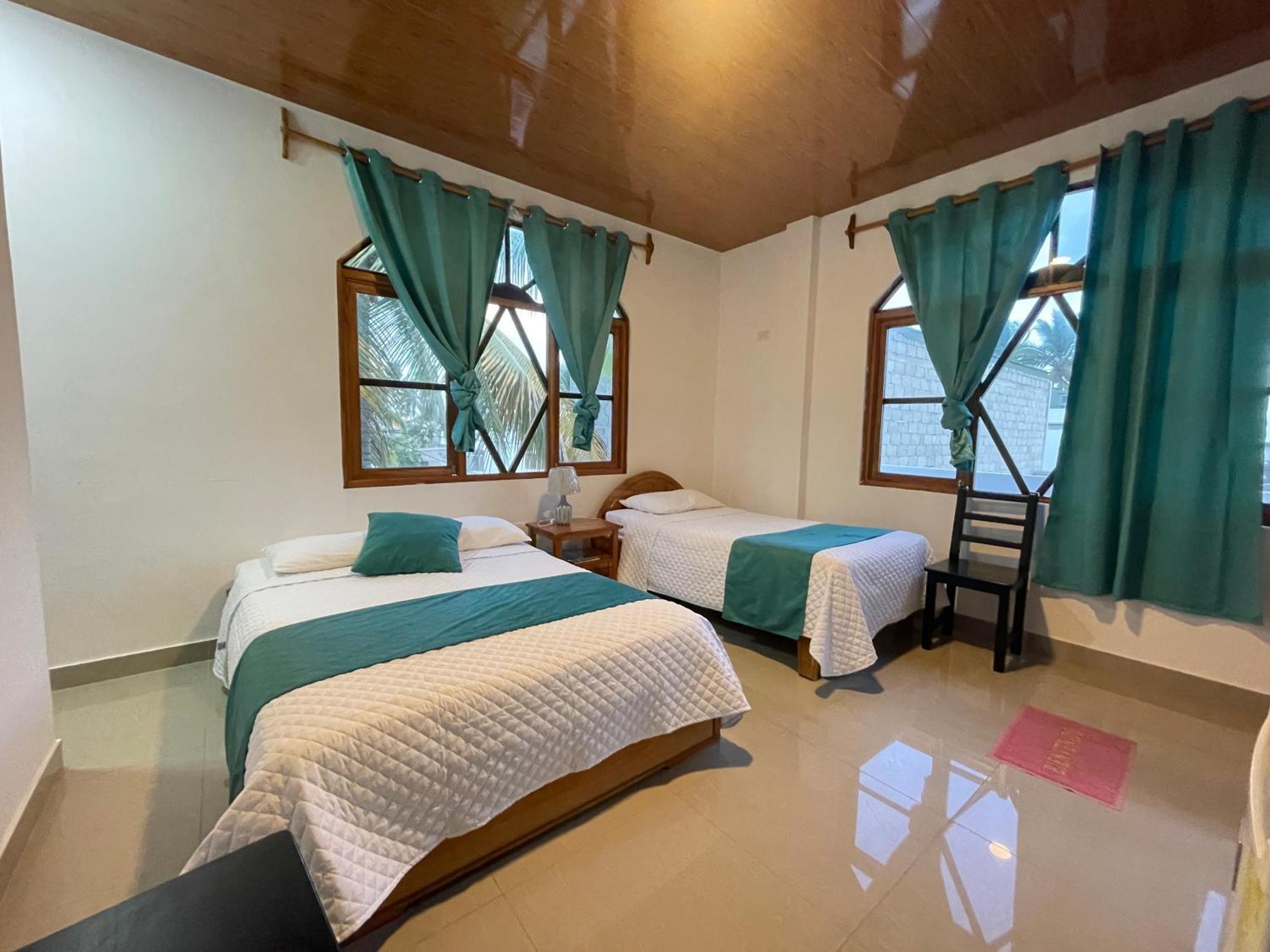 Hostal Muro De Las Lagrimas With High Speed Internet Starlink Puerto Villamil Zewnętrze zdjęcie