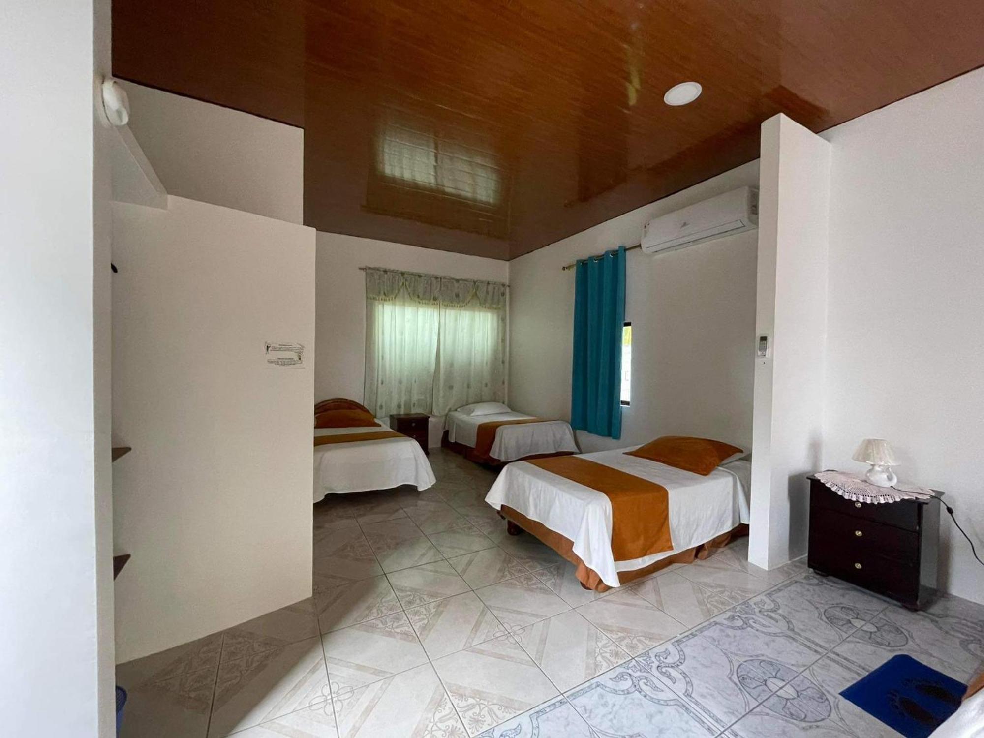 Hostal Muro De Las Lagrimas With High Speed Internet Starlink Puerto Villamil Zewnętrze zdjęcie