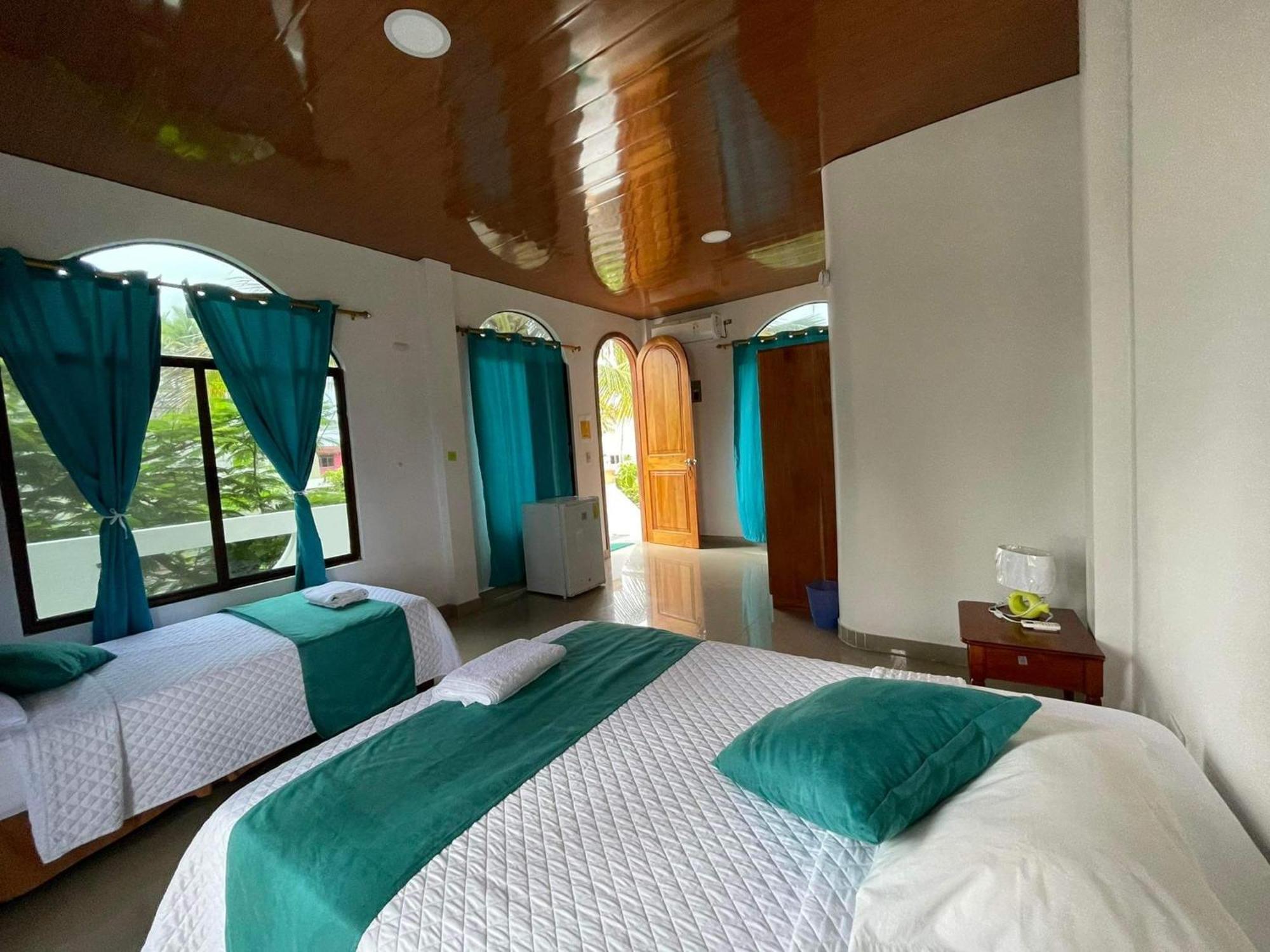 Hostal Muro De Las Lagrimas With High Speed Internet Starlink Puerto Villamil Zewnętrze zdjęcie