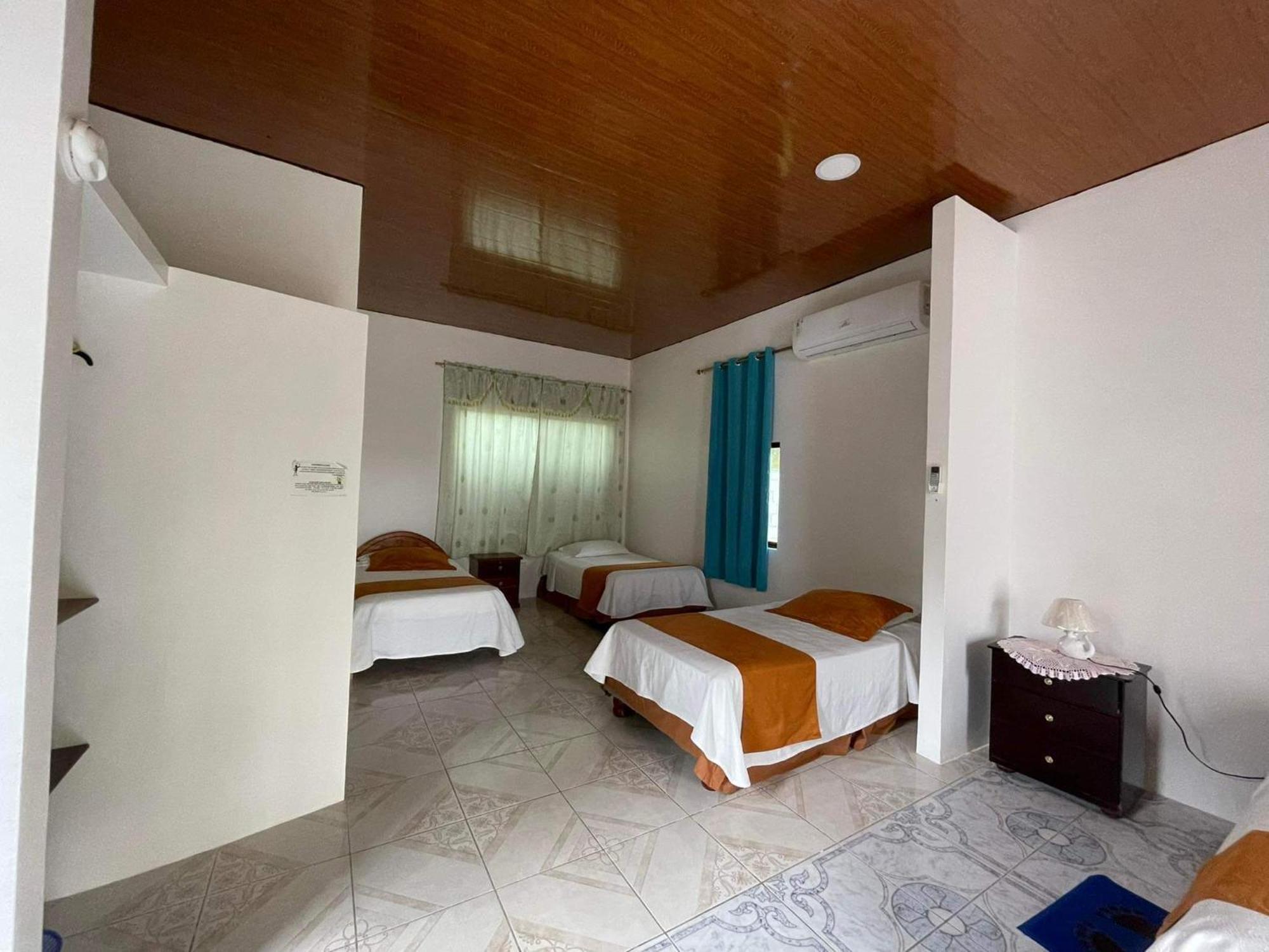 Hostal Muro De Las Lagrimas With High Speed Internet Starlink Puerto Villamil Zewnętrze zdjęcie
