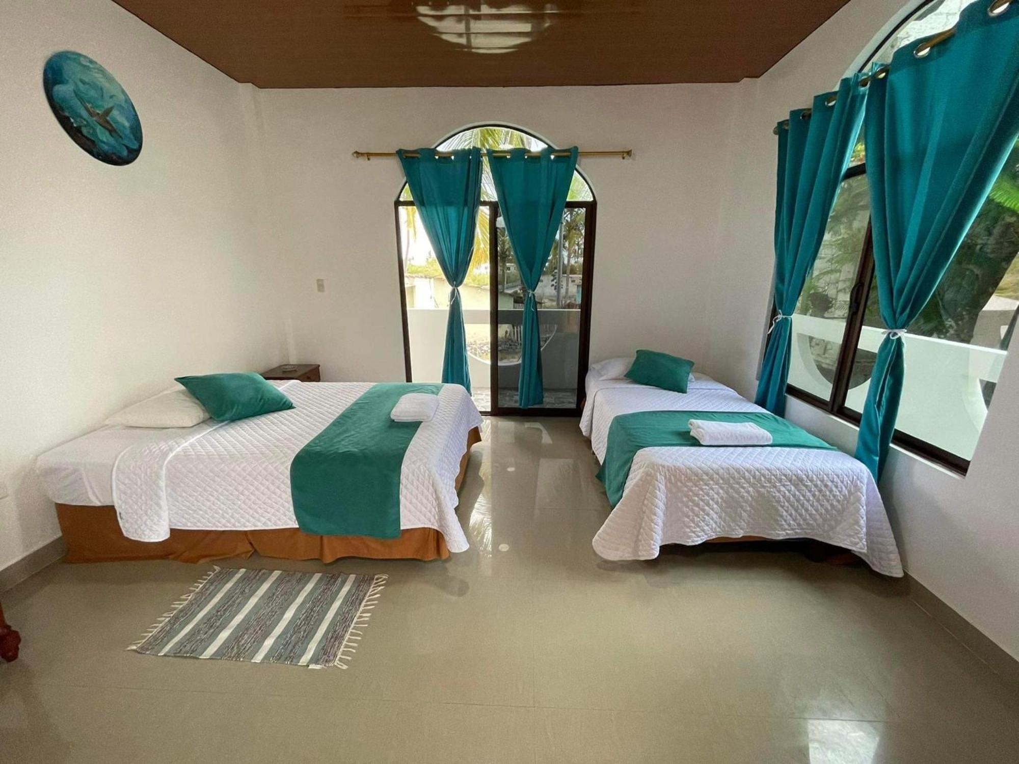 Hostal Muro De Las Lagrimas With High Speed Internet Starlink Puerto Villamil Zewnętrze zdjęcie