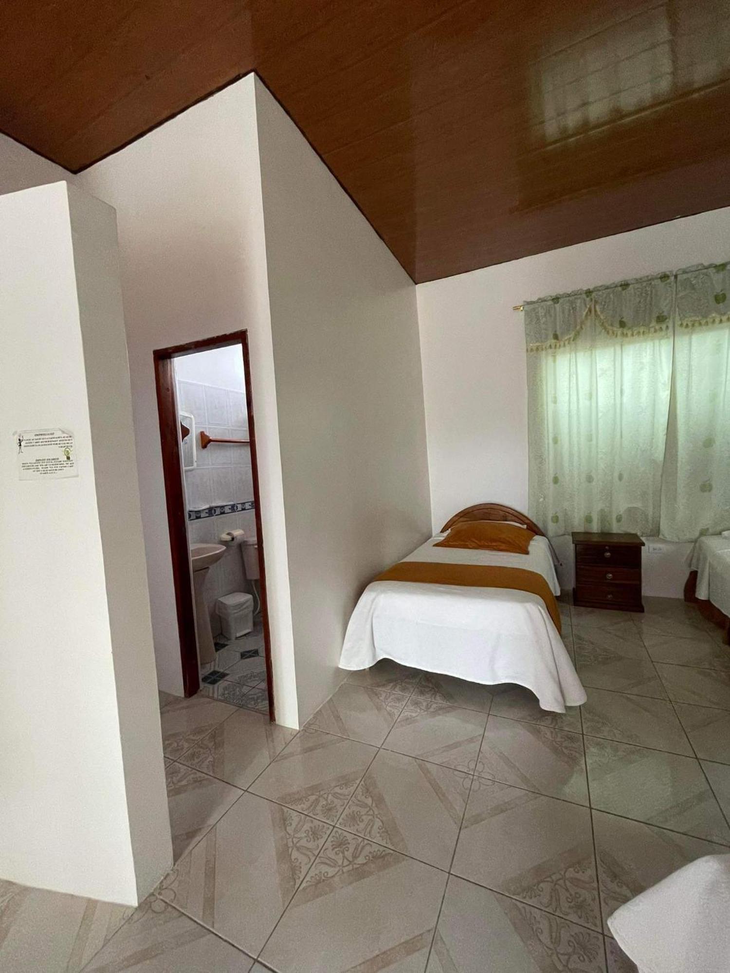 Hostal Muro De Las Lagrimas With High Speed Internet Starlink Puerto Villamil Zewnętrze zdjęcie