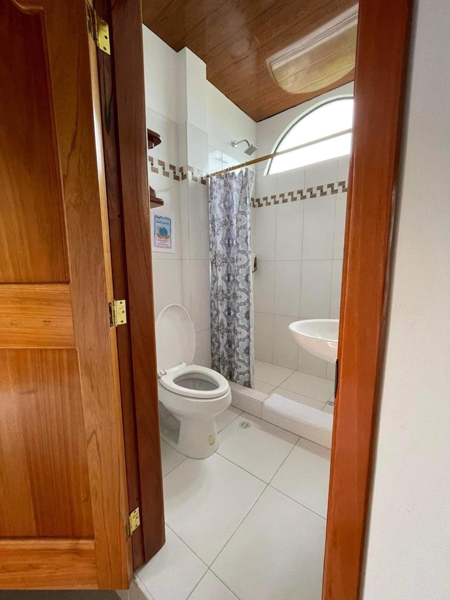 Hostal Muro De Las Lagrimas With High Speed Internet Starlink Puerto Villamil Zewnętrze zdjęcie